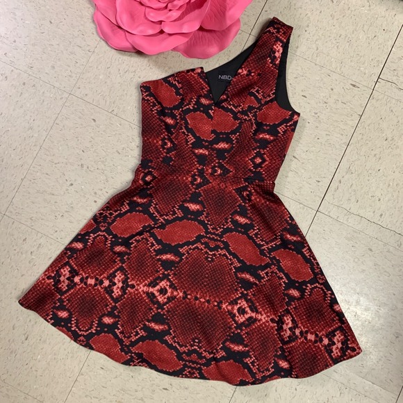 NBD x NAVEN TWINS Womens‎ Sz XS Snake Print One Shoulder Flirt Fit & Flare Dress - Picture 5 of 11